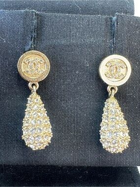 CHANEL CC Pierced Earrings Rhinestone Teardrop Authenticated 2021 Box COA